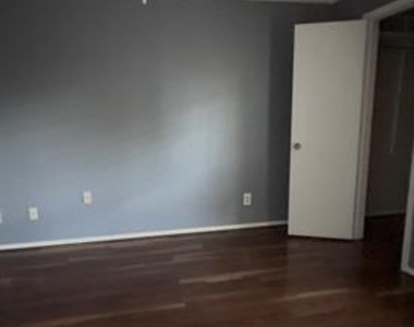 2505 Wedglea Drive - Photo Thumbnail 9