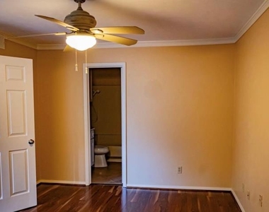 2505 Wedglea Drive - Photo Thumbnail 5