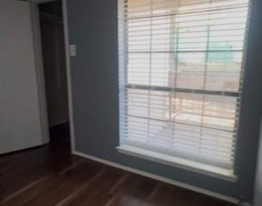 2505 Wedglea Drive - Photo Thumbnail 8
