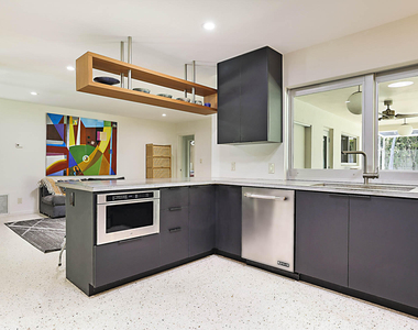 400 Nw 6th Avenue - Photo Thumbnail 1