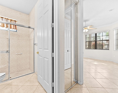 6823 Fabiano Circle - Photo Thumbnail 5