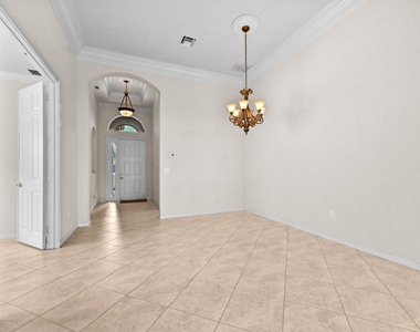 6823 Fabiano Circle - Photo Thumbnail 12