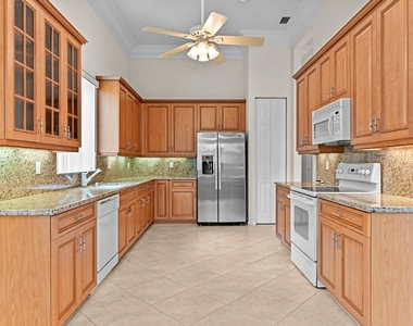 6823 Fabiano Circle - Photo Thumbnail 22
