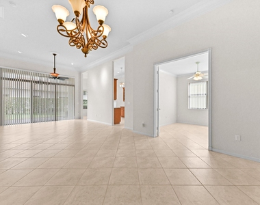 6823 Fabiano Circle - Photo Thumbnail 11