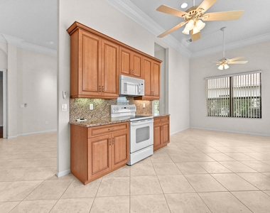 6823 Fabiano Circle - Photo Thumbnail 21