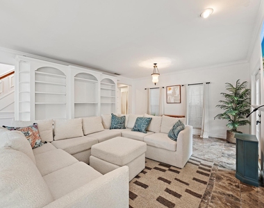 230 Park Avenue - Photo Thumbnail 4