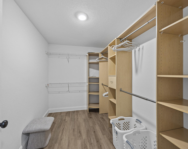 2400 Seaford Drive - Photo Thumbnail 21