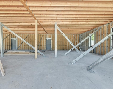 207 E Memorial Road - Photo Thumbnail 9