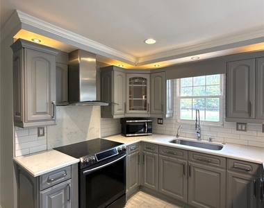 7318 Connan Lane - Photo Thumbnail 11