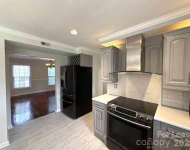 7318 Connan Lane - Photo Thumbnail 12