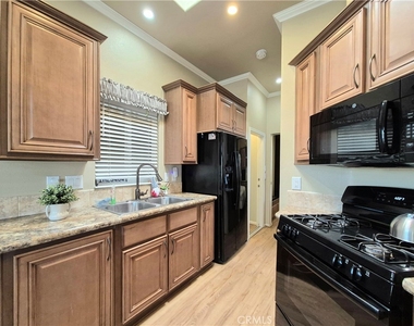 1382 Western - Photo Thumbnail 10