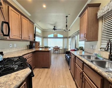 1382 Western - Photo Thumbnail 11
