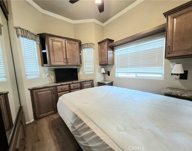 1382 Western - Photo Thumbnail 12