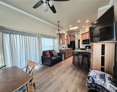 1382 Western - Photo Thumbnail 9