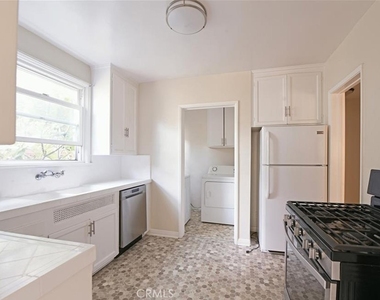 11061 Ohio Avenue - Photo Thumbnail 3