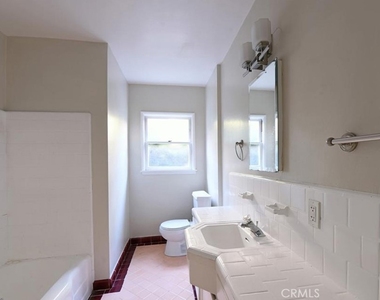 11061 Ohio Avenue - Photo Thumbnail 8