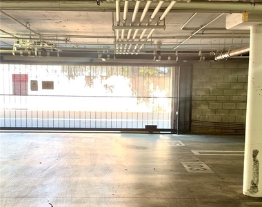 19009 Sherman Way - Photo Thumbnail 16