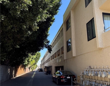 19009 Sherman Way - Photo Thumbnail 18