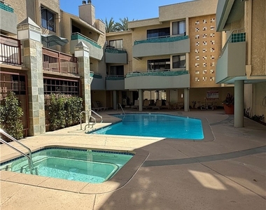 19009 Sherman Way - Photo Thumbnail 14