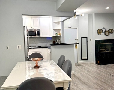 19009 Sherman Way - Photo Thumbnail 6