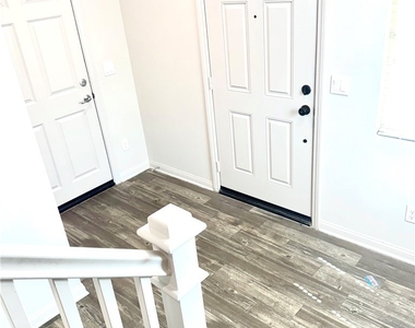 14121 W Oak Lane - Photo Thumbnail 5