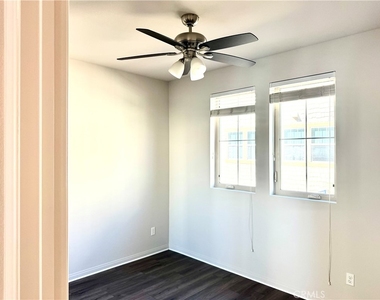 14121 W Oak Lane - Photo Thumbnail 12