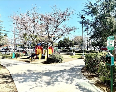 14121 W Oak Lane - Photo Thumbnail 3