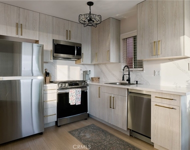 5267 E Ocean Boulevard - Photo Thumbnail 4