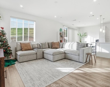 556 Enzo Street - Photo Thumbnail 7