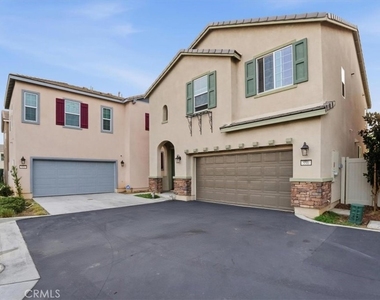 556 Enzo Street - Photo Thumbnail 1