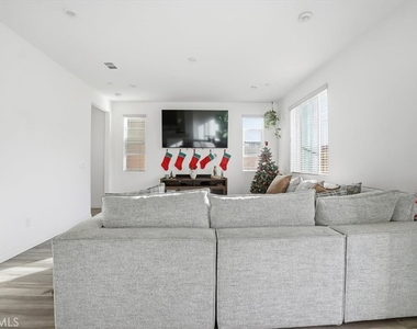 556 Enzo Street - Photo Thumbnail 6