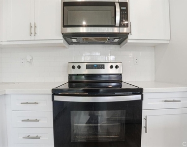 556 Enzo Street - Photo Thumbnail 14