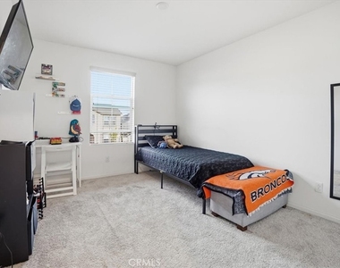 556 Enzo Street - Photo Thumbnail 34
