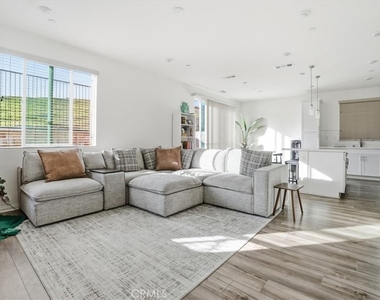 556 Enzo Street - Photo Thumbnail 3