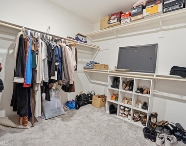 556 Enzo Street - Photo Thumbnail 27