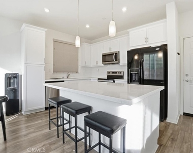 556 Enzo Street - Photo Thumbnail 11