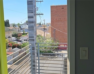 2250 W 14th - Photo Thumbnail 16