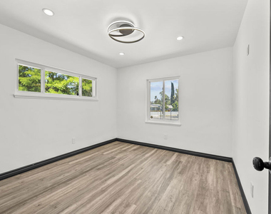 4825 San Feliciano Drive - Photo Thumbnail 7