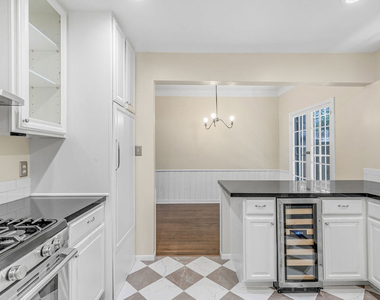 6053 Scenic Avenue - Photo Thumbnail 17