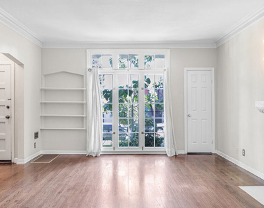 6053 Scenic Avenue - Photo Thumbnail 8