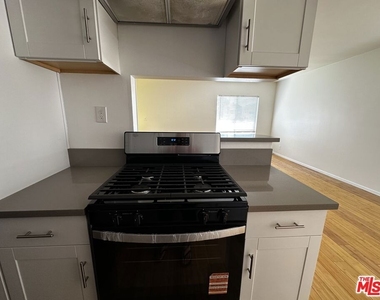 12779 Venice Boulevard - Photo Thumbnail 6