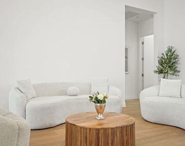 12136 Clarkson Road - Photo Thumbnail 5