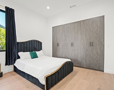 12136 Clarkson Road - Photo Thumbnail 30