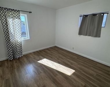 446 N California Street - Photo Thumbnail 17