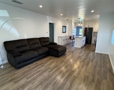446 N California Street - Photo Thumbnail 12