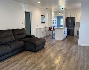 446 N California Street - Photo Thumbnail 11