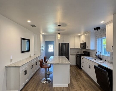 446 N California Street - Photo Thumbnail 14