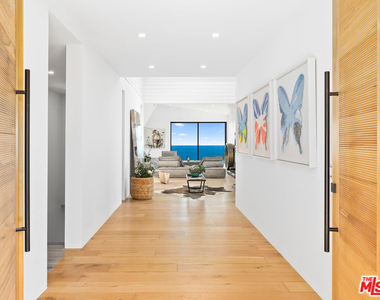 23812 Malibu Crest Drive - Photo Thumbnail 3