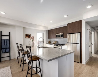 707 S Berendo Street - Photo Thumbnail 4