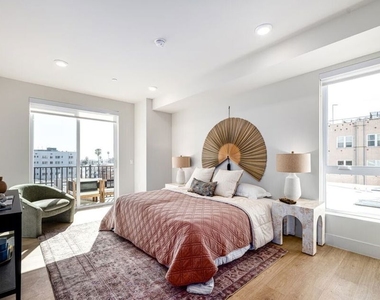 707 S Berendo Street - Photo Thumbnail 5
